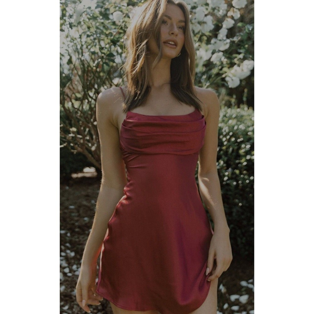 SELFIE LESLIE Well Versed Pleated Mini Dress Sz M Wine NWT READ